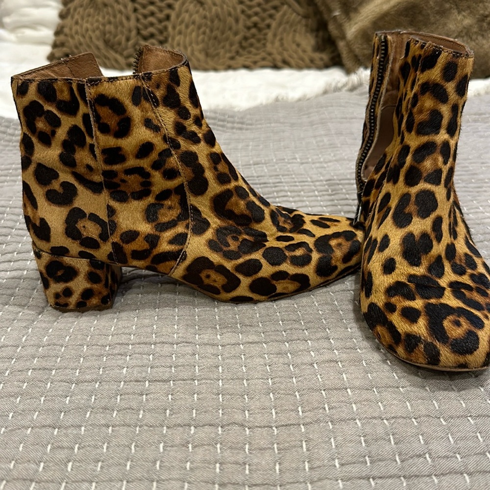 Madewell Jada boot in leopard print, size 6